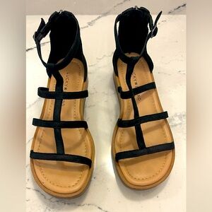 Lucky Brand

Ellian Gladiator Sandal Black 6.5